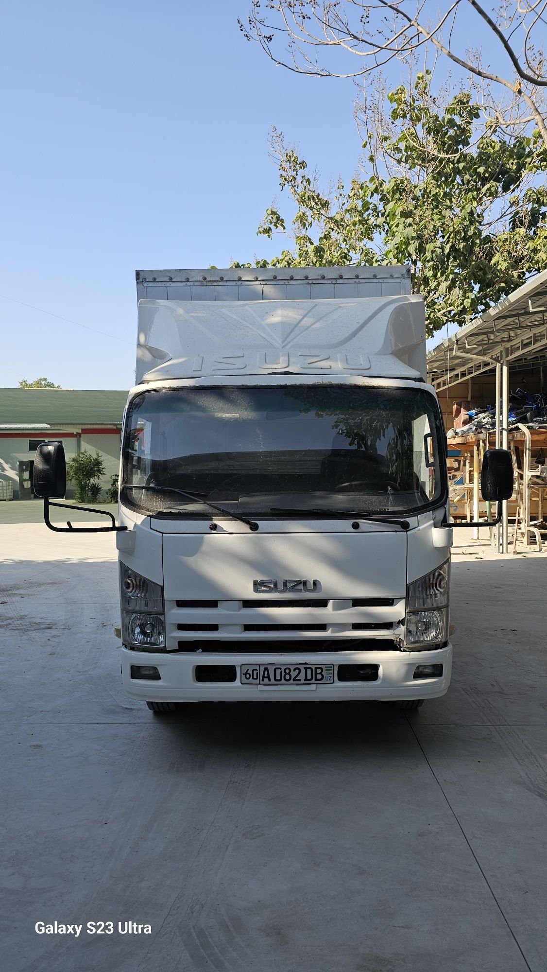 Isuzu NPR82 2012 yil