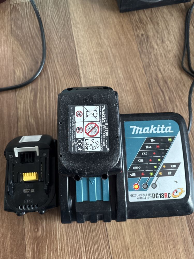 Бързо Зарядно Makita DC18RC- 18 V и 3бр. батерии 5 Ah