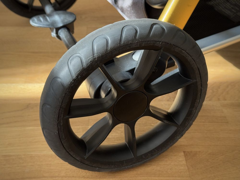 Бебешка количка Cosatto Giggle 3 в 1 плюс ISOFIX база, чувалче и чанта