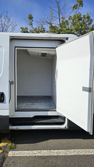 Inchiriere duba /dube /inchirieri autoutilitare frigorifice Bucuresti