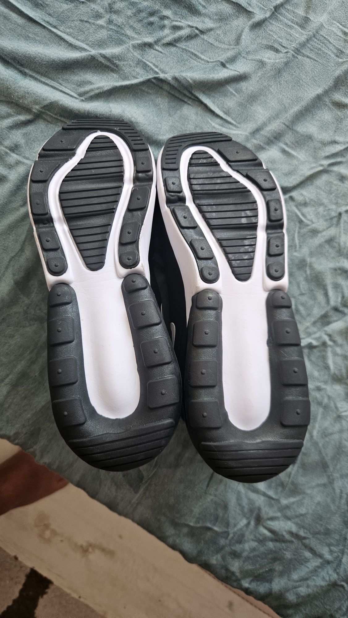 Nike airmax 270 42 номер