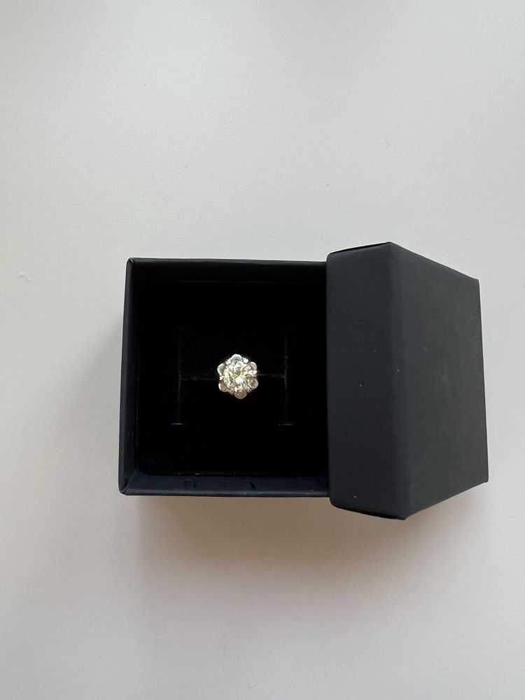 Inel din aur alb 18 kt tip solitaire cu diamant natural de 1 ct