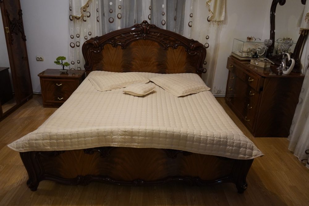 Спалня гардероб тоалетка и 2 нощни шкафчета