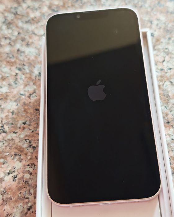 Продавам IPhone 13
