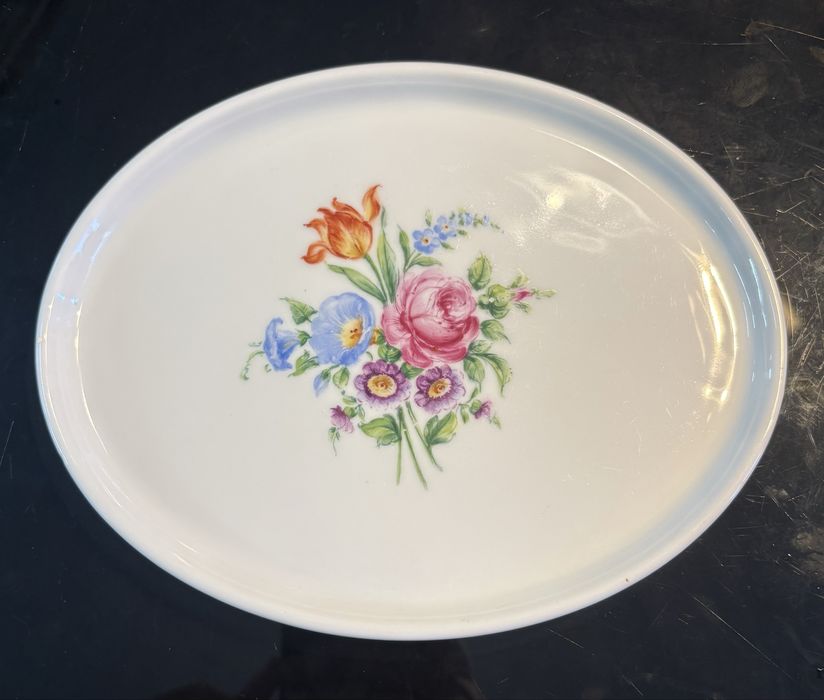 Елепсовидна порцелнова чиния/плато на Fürstenberg