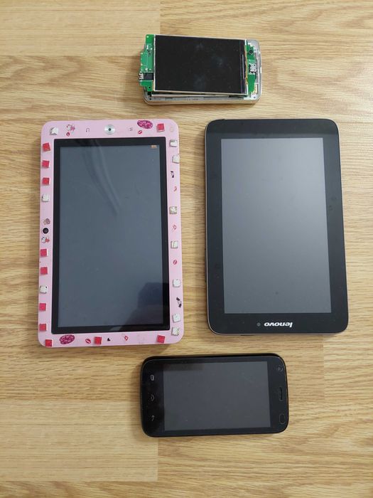 Doua tablete si doua telefoane pentru piese
Lenovo Kiros E-Boda  Acer