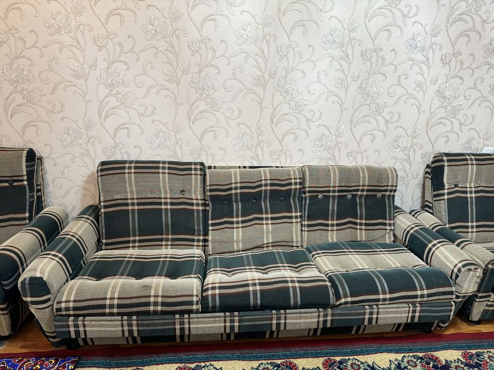 Диван с креслами продается