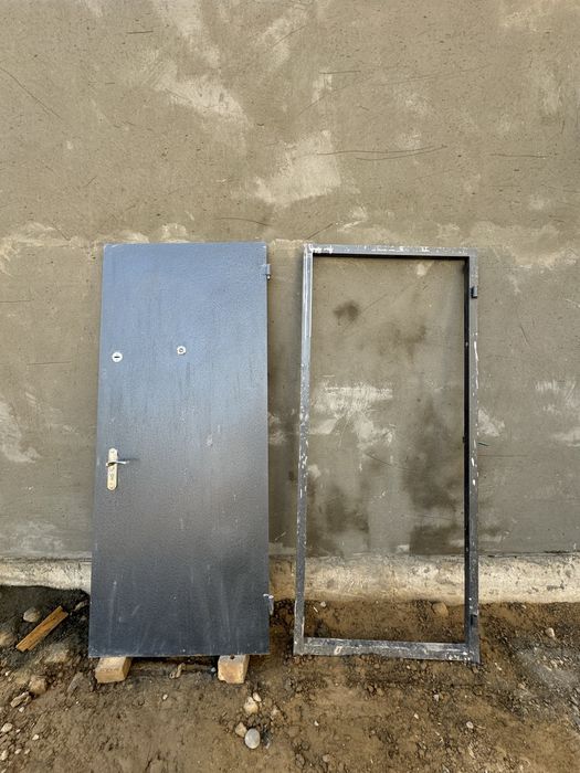 Дверь железная в хорошем состоянии