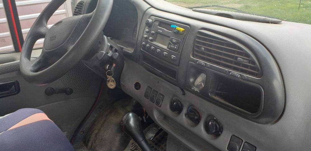 Autoutilitară pentru piese de schimb