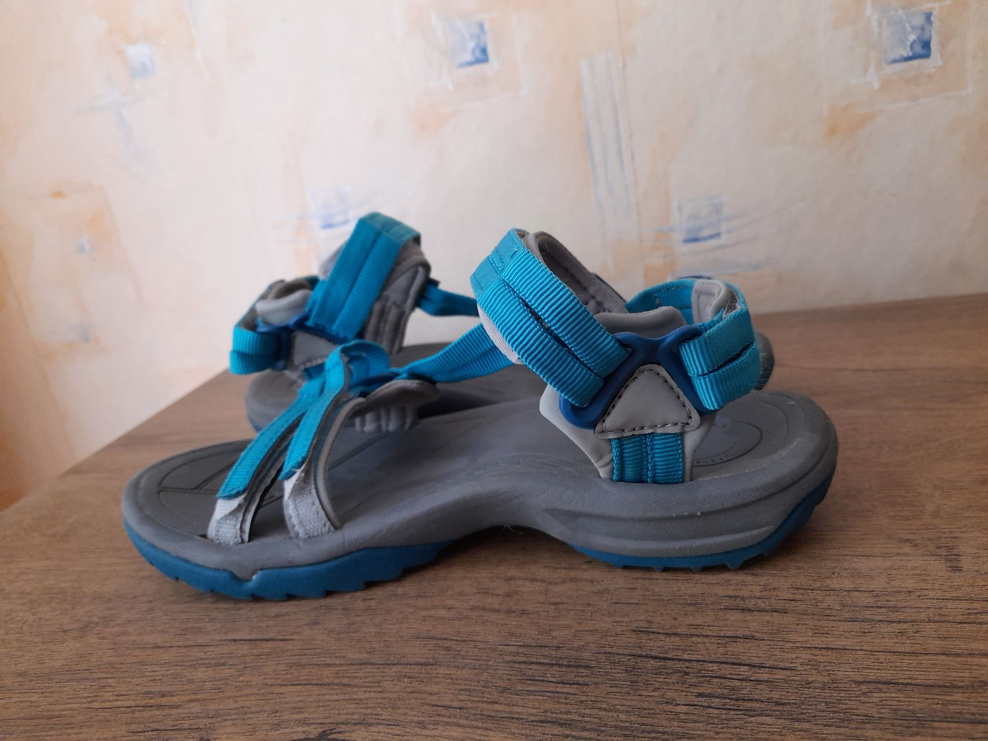 Teva сандали 37 номер.