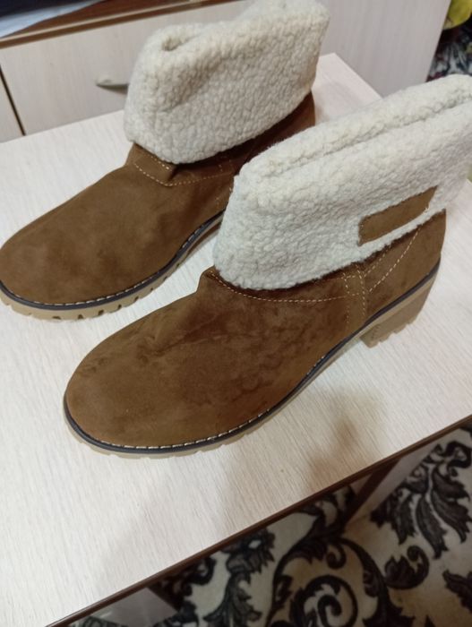 Продам зимние,новые сапоги.