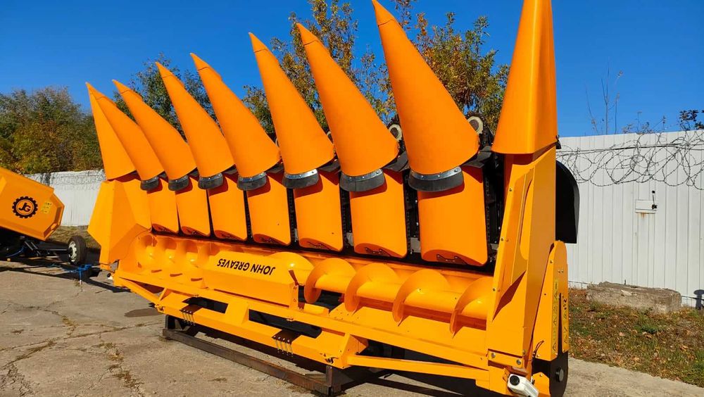 Жатка кукурузная с горизонтальным измельчителем ЖК-82