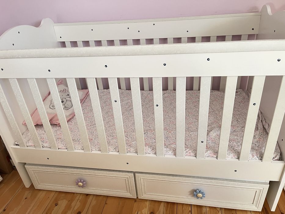 Детско легло с люлееш механизъм