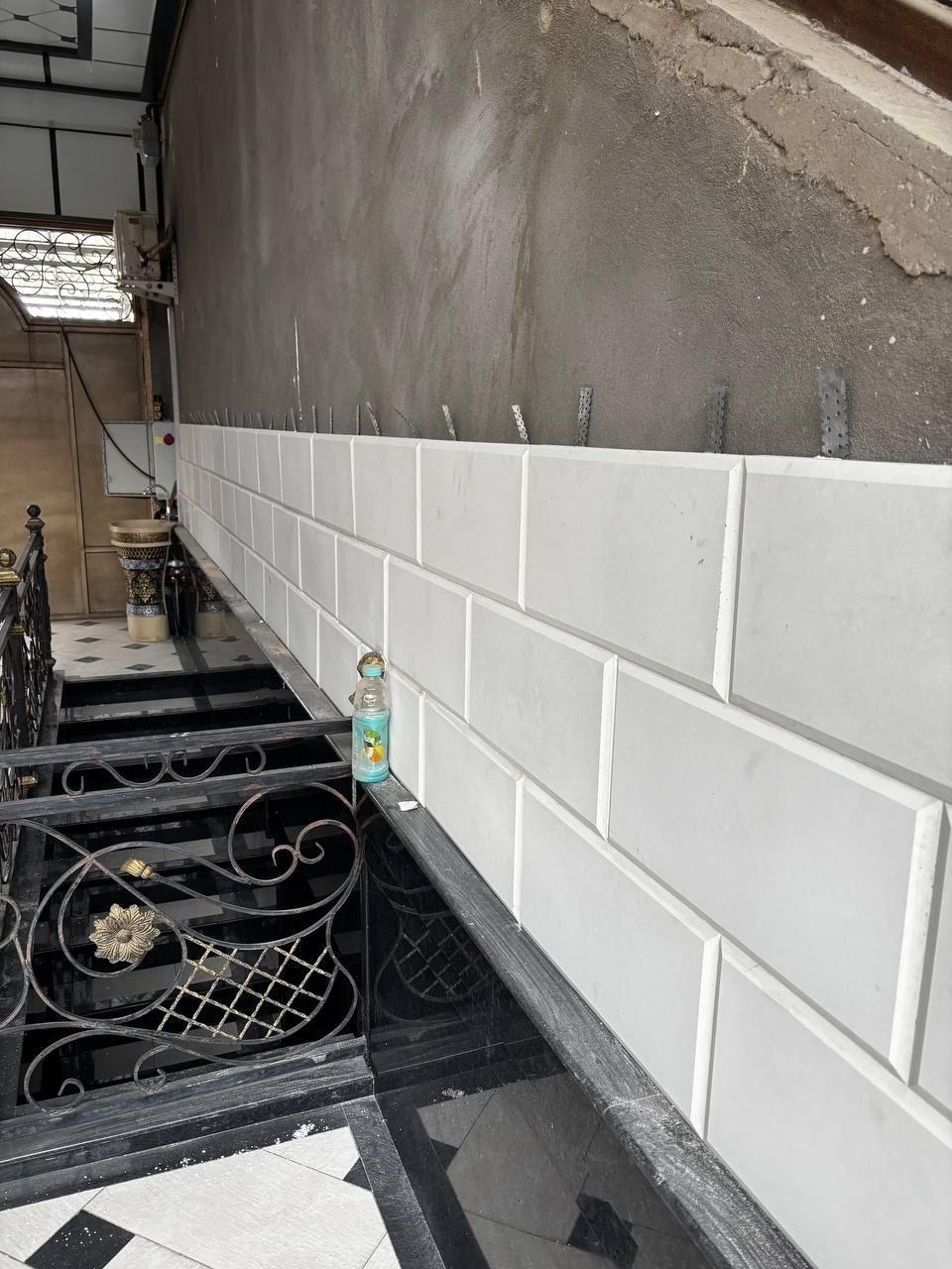 Yilning yuqori sifatli yangi beton termal panellari. O'lchamlari 30/60