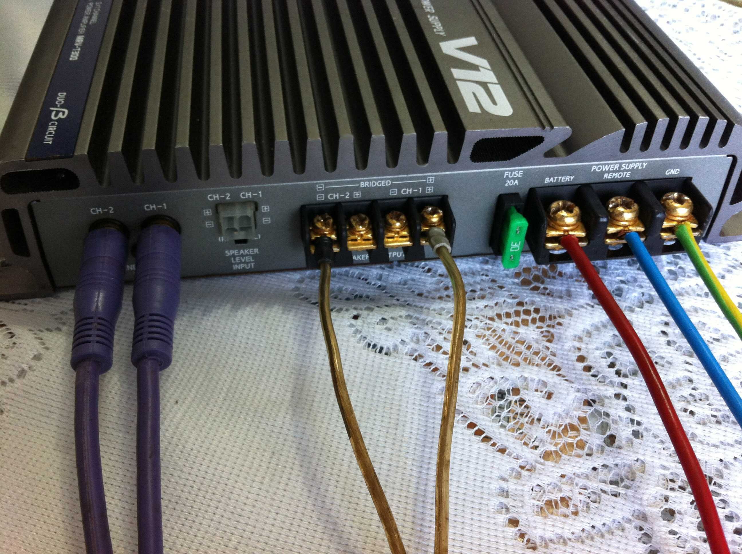 Amplificator Crunch max500W/Mac Audio max500W/Alpine V12 500W(statie