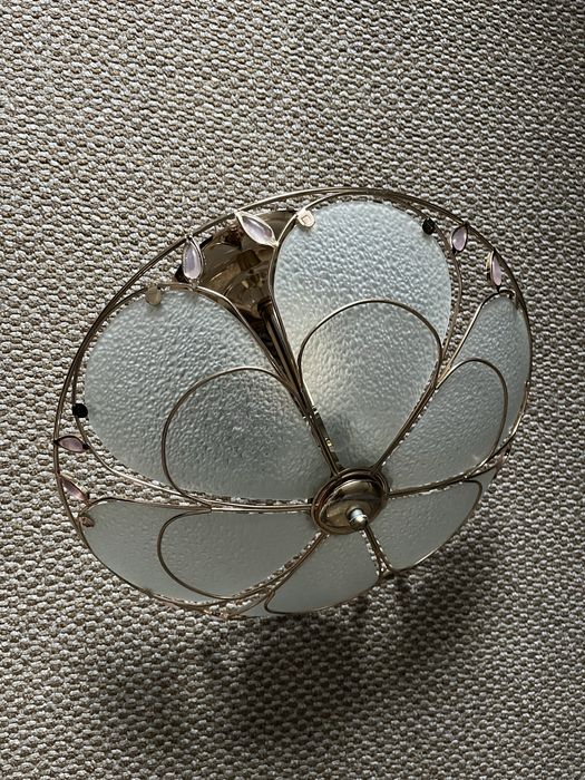 Продам красивую люстру