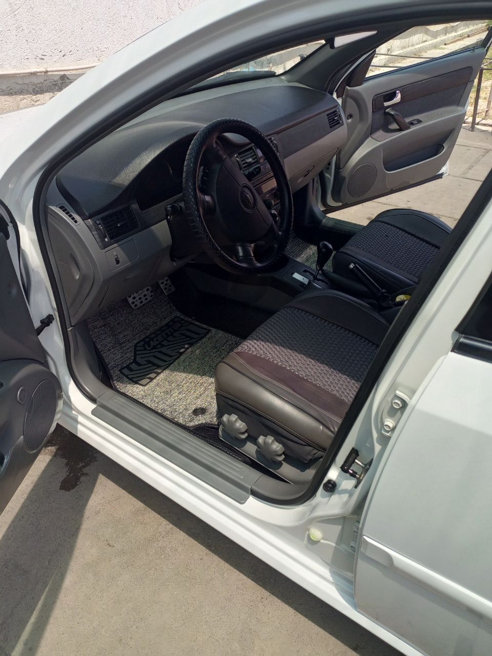 Ласетти 1.6 Автомат сотилади.