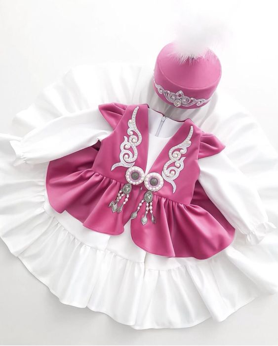 Казахские костюмы на тусау кесу, тусау кесер