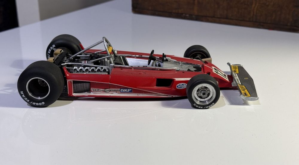 Ferrari 312 T Formula 1 Racing Paul's Model Art, 1/18 Scara Niki Lauda