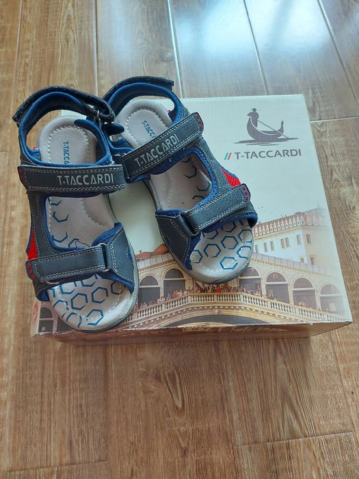 Сандалии  на мальчика р.33