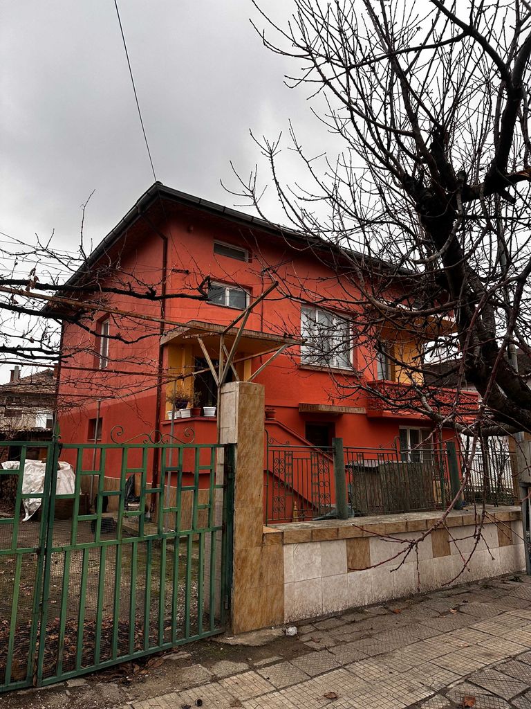 Продава се Къща в Пловдив, Прослав - 553 кв.м за 498 €/кв.м - Снимка #1