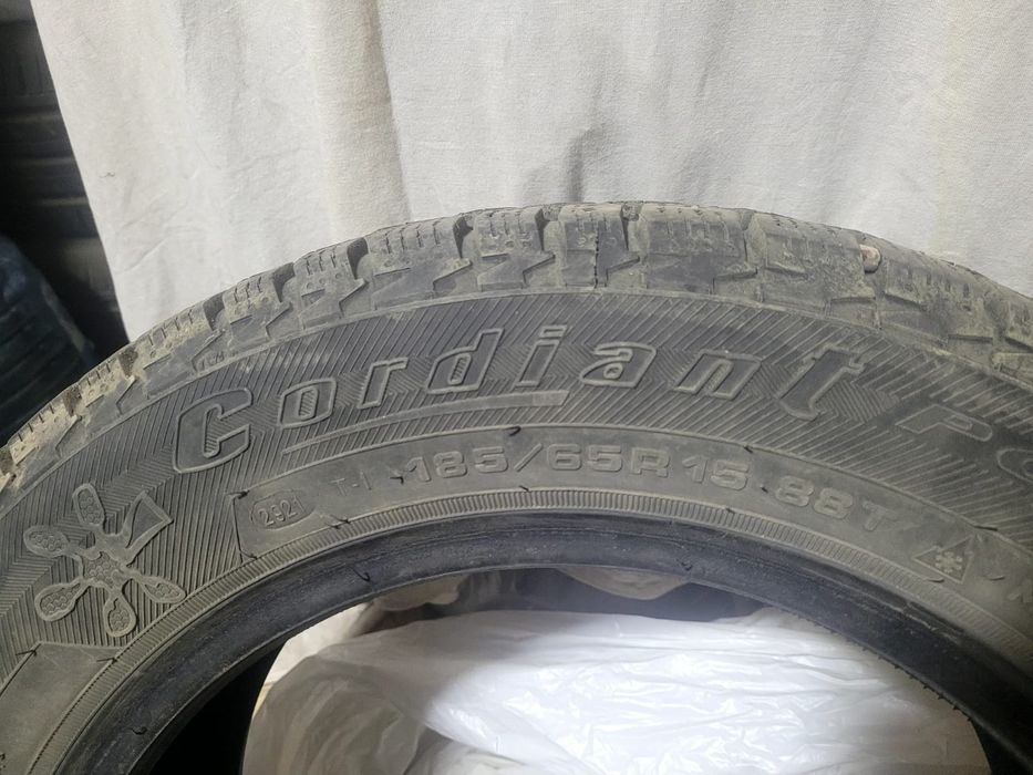 Продам зимние шины 
185/65 R15 шипованные
Состояние хорош