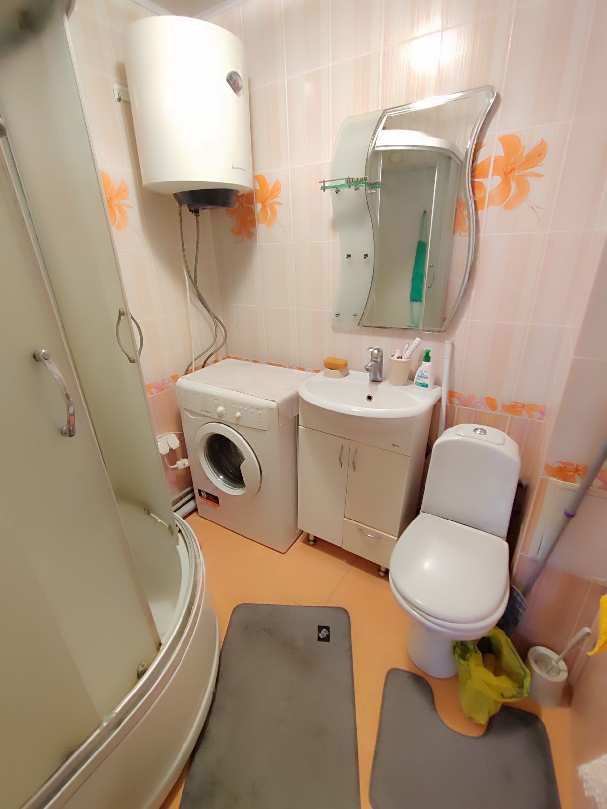 Продается 2-комн (9-18, 5 эт)