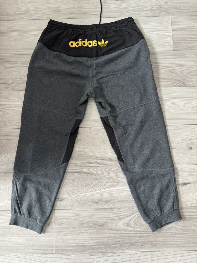 Pantaloni Adidas barbati XL