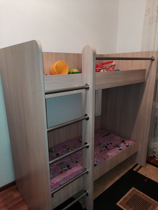 Двухъярусная кровать