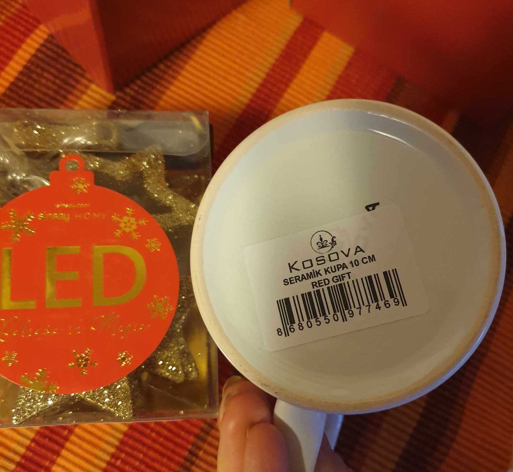 ЛОТ 2 Коледни чаши и LED коледна украса звезди, 12 лв.