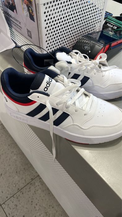 Новые кроссовки adidas