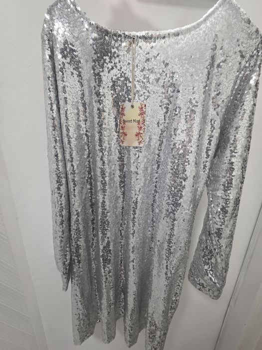 Сребриста рокля с пайети