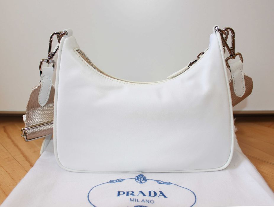 Дамската чанта Prada Re-Edition 2005
