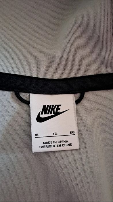 Vand nike tech fleece URGENT (MESAJ PE WAP)