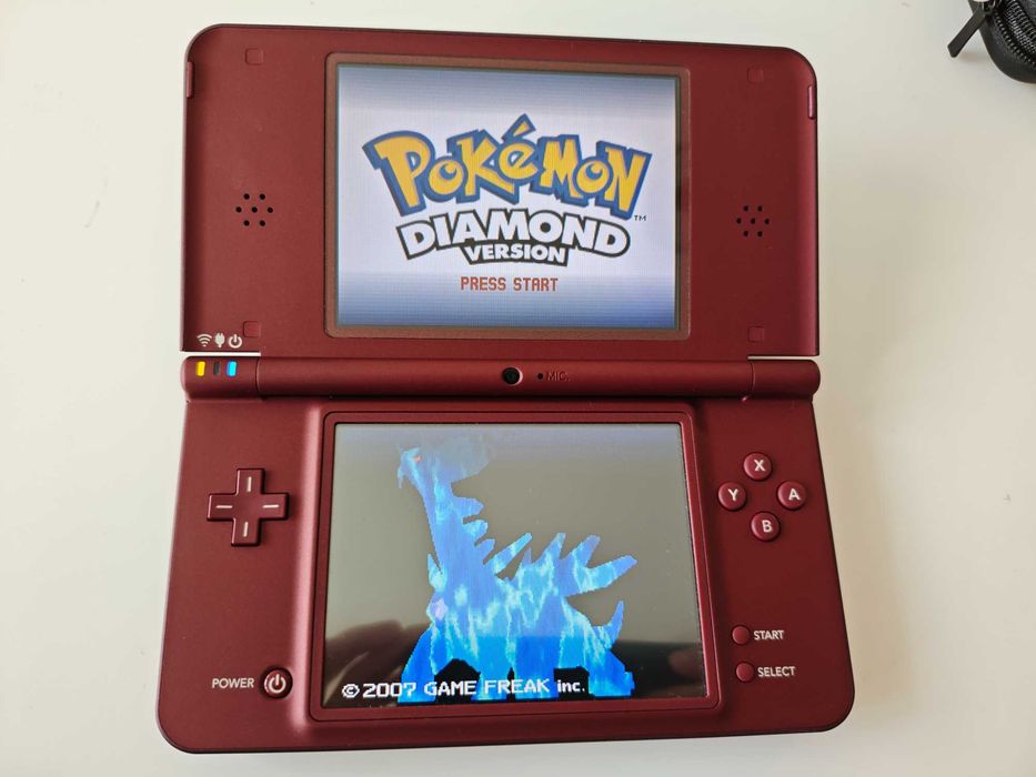Продавам Nintendo DSi XL - качени много игри