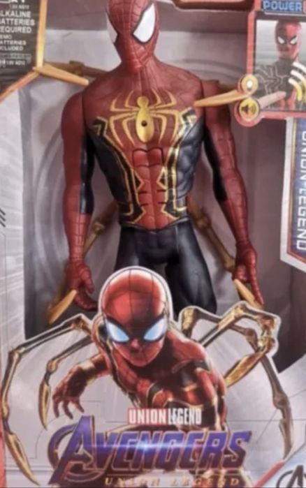 Авенджърс и Спайдър Мен фигури