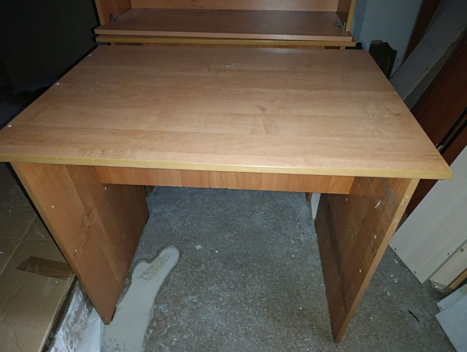 Продам столы офисные