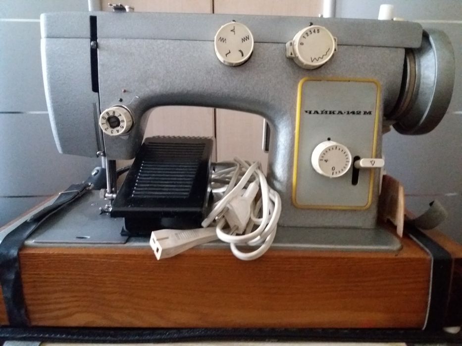Электроника .  Швейная  машина   Чайка  142  М