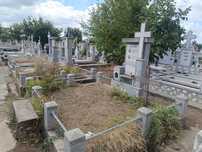 Vând locuri veci cimitir Coca-Cola