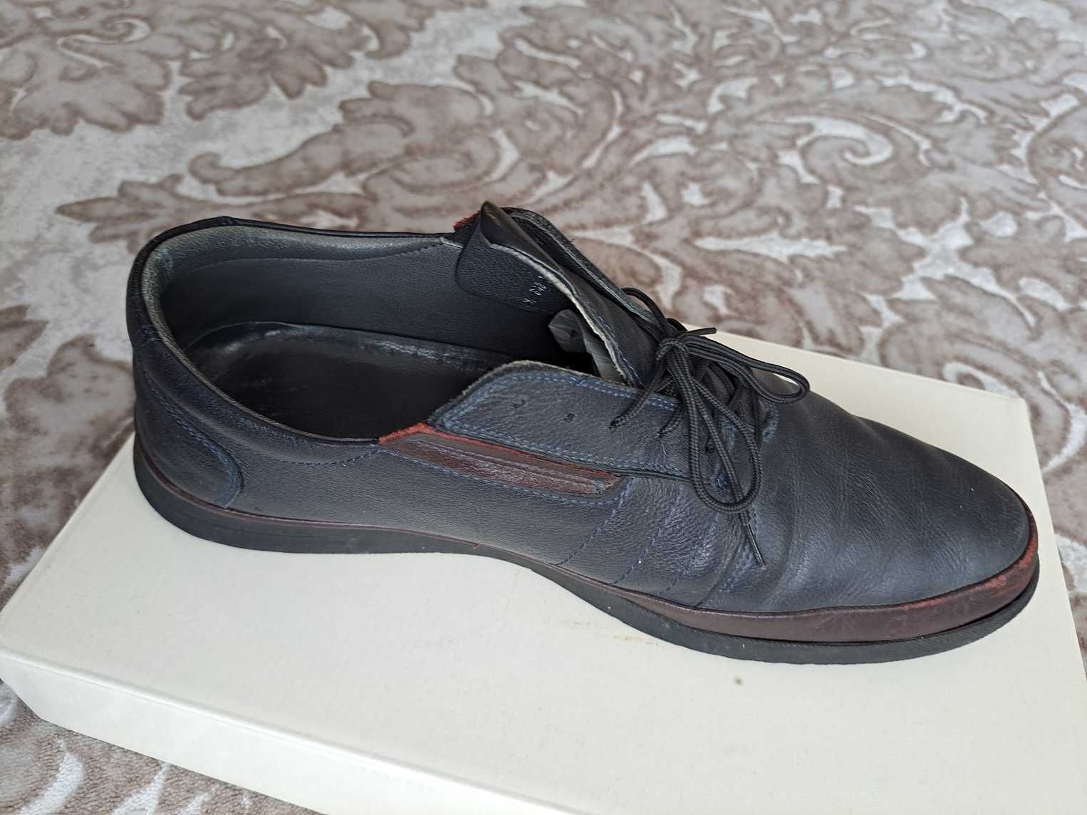 продавам немного носени обувки черни КАВАЛЕР (едната малко разлепена)