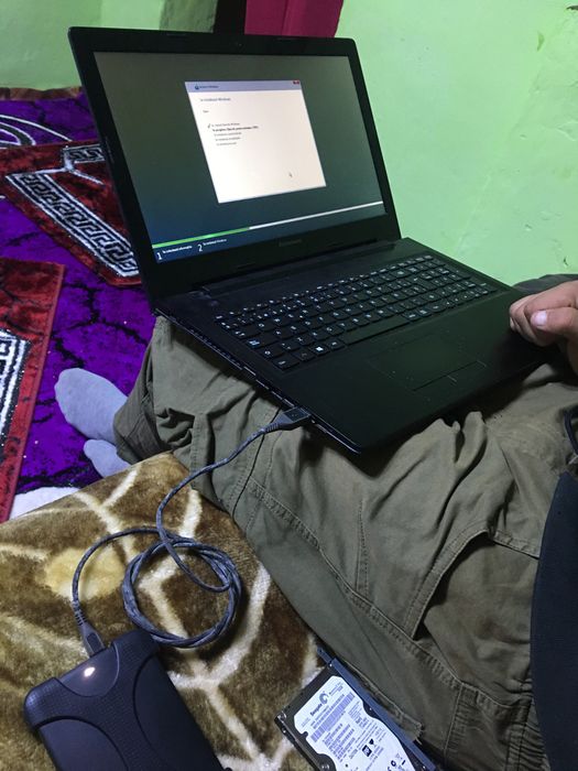 Vand hard extern 1 tb toshiba