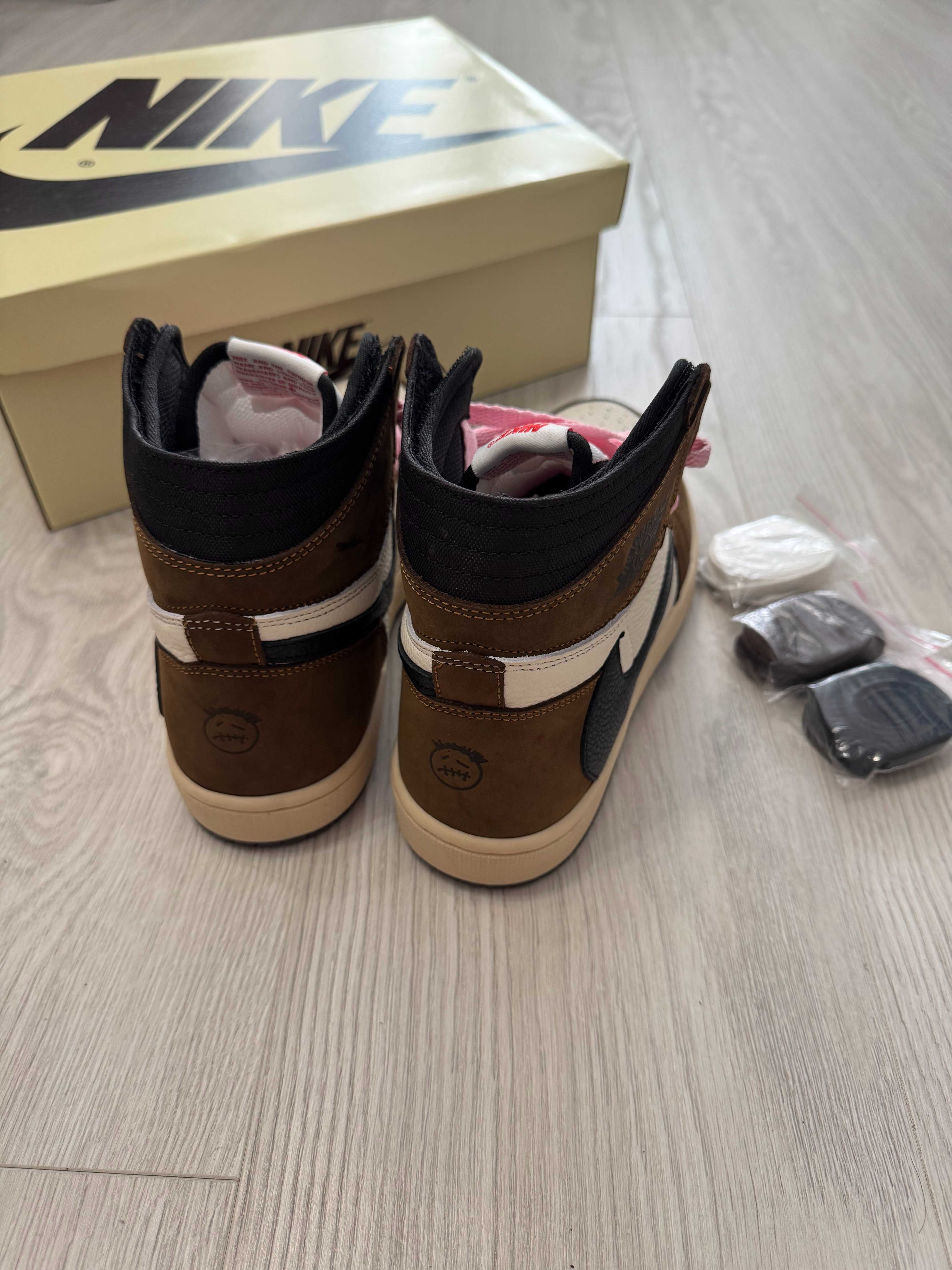 Adidasi Jordan 1 High Reverse Mocha × Travis Scott I PREMIUM NOI