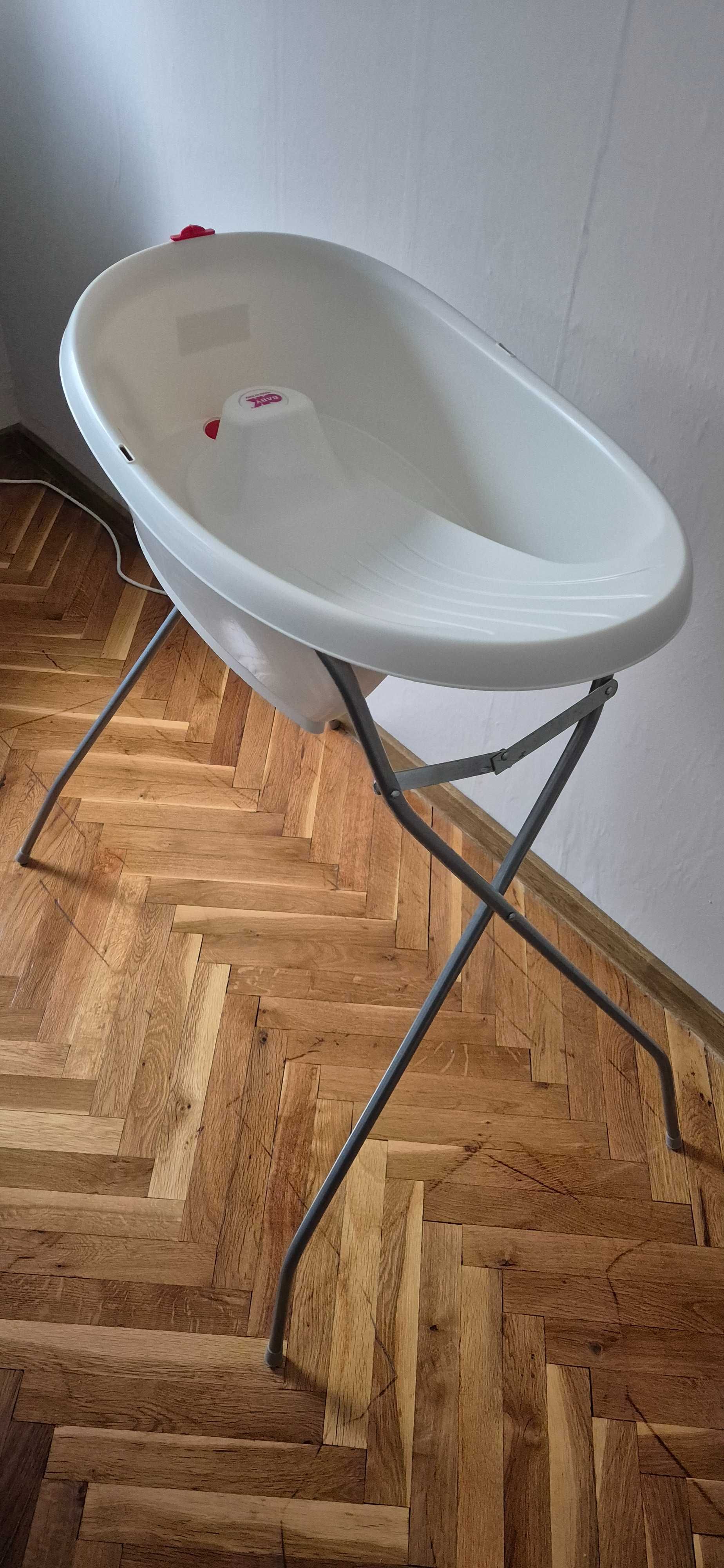 Baby bathtub with a stand