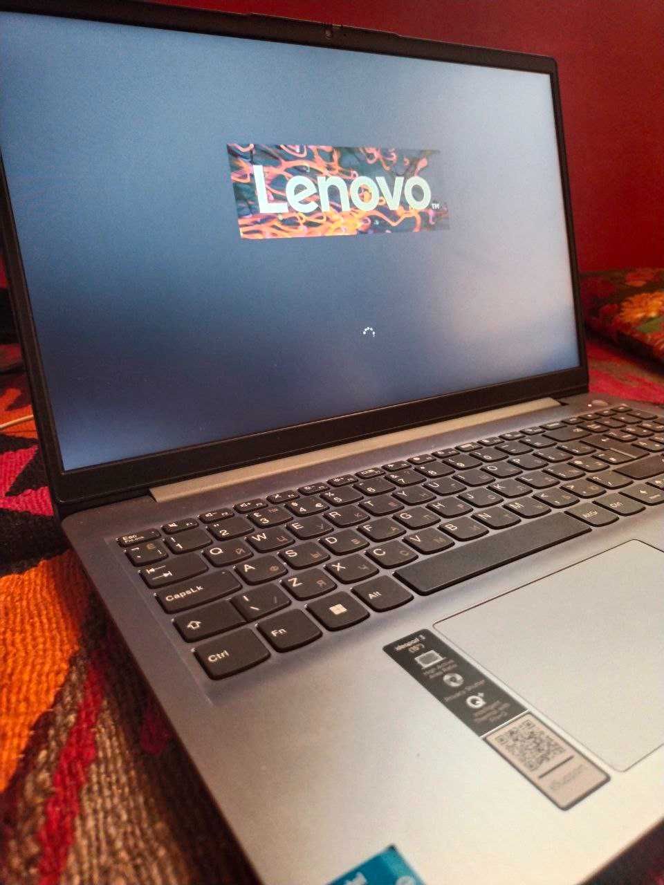 Lenovo noutbook sotiladi!