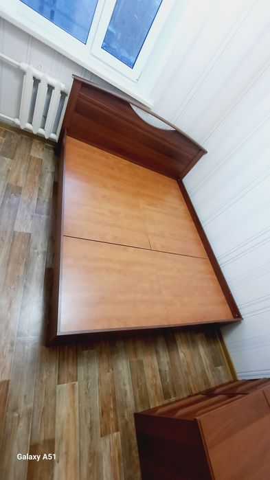 Продается 2-х спальная кровать 160*200 с двумя тумбами
