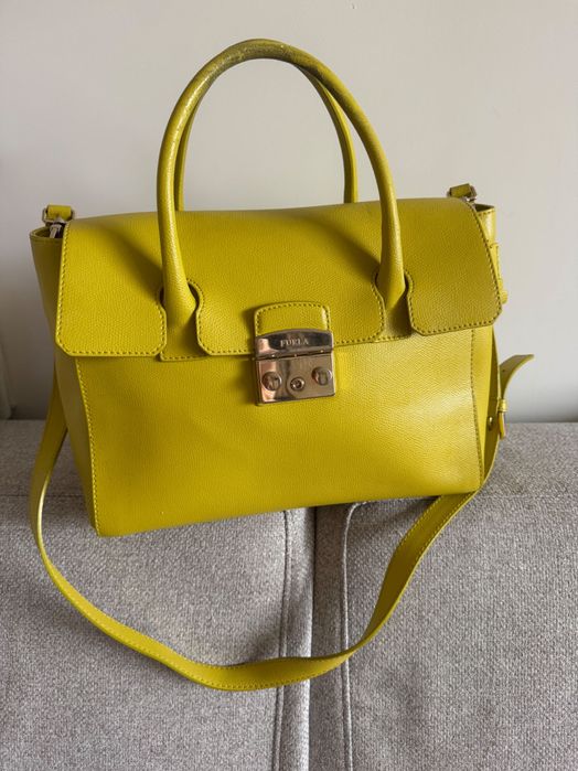 Чанта в жълто Furla
