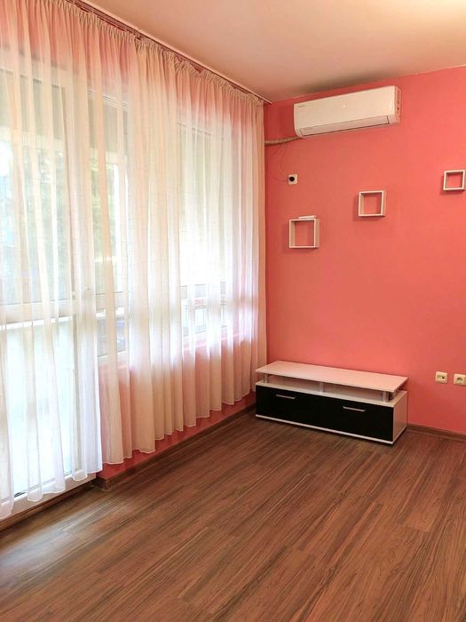 Двустаен обзаведен апартамент кв.Победа