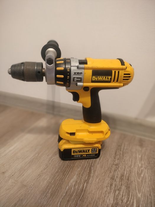 Filetanta cu percuție dewalt