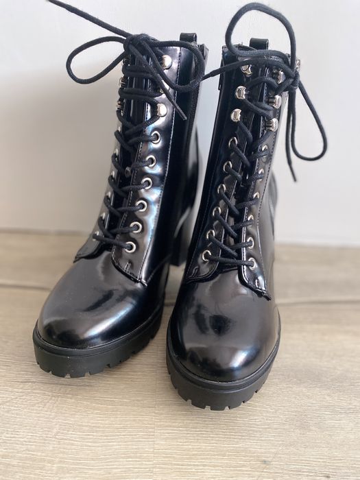 NEW LOOK черни боти кубинки на висок ток 41