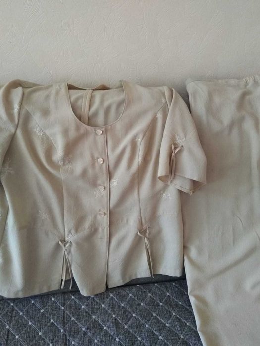 Продам летний женский брючный костюм